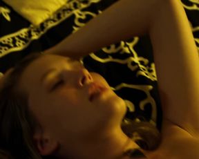 Chelsey Reist & Sharon Hinnendael - Embrace of the Vampire (2013)