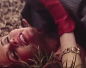 Actress Barbara Evans - Dois Irmaos s01e03 (2017) Nudity and Sex in TV Show