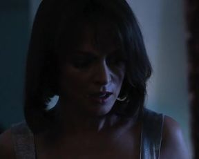 Actress Heather Graham sexy – Law and Order True Crime s01e01-02 (2017) TV Show Sex Scenes