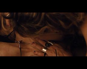 Celebrity Lesbian Video - Livia De Bueno Nathalia Dill Paraísos Artificiais (2012) (Paradise) 