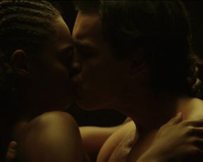 Adriana Ugarte, Berta Vázquez - Palmeras en la nieve (2015)