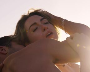 Celebrity Lesbian Video - Doona Bae, Jamie Clayton, Tina Desai, Tuppence Middleton, Freema Agyeman - Sense8 A Christmas Special (2016) 