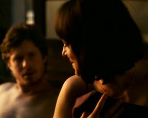 Sexy Dakota Johnson nude, Alison Brie, Leslie Man naked - How to Be Single (2016) 