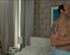 Sexy Monica Bellucci hot - Des gens qui s’embrassent (2013) TV show scenes