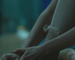 Hot actress Sarah Hay, Emily Tyra - Flesh & Bone S01E01 (2015) (Sex, Nude) 