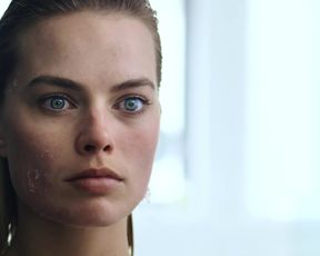 Hot scene Margot Robbie - Vogue Magazine (2016) 