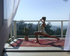 Hot scene Margot Robbie - Vogue Magazine (2016) 