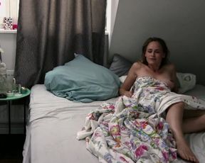 Hot scene Inez Bjorg David, Maja Schöne - Neu in unserer Familie. Zwei Eltern zu viel (2017)