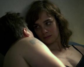 Hot scene Inez Bjorg David, Maja Schöne - Neu in unserer Familie. Zwei Eltern zu viel (2017)