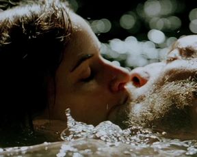 Juliette Lewis nude - Blueberry (2004)