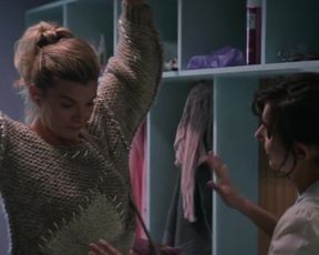 Actress Alison Brie - Glow S01E01 (2017) TV Show Sex Scenes