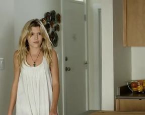 Kaniehtiio Horn nude – Embrace of the Vampire (2013)