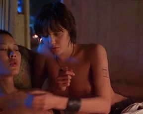 Sexy Angelina Jolie, Hedy Burress, Jenny Shimizu Nude - Foxfire (US 1996) 