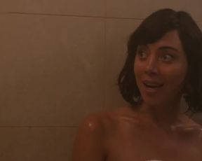 Hot scene Aubrey Plaza, Alice Wetterlund Nude - Mike & Dave Need Wedding Dates (2016) 