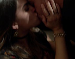 Melissa Barrera naked - Vida s01e01 (2018)2