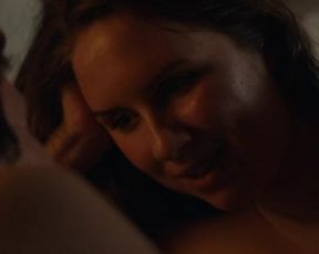 Hot scene Miri Ann Beuschel Nude - Forldre (2016) 