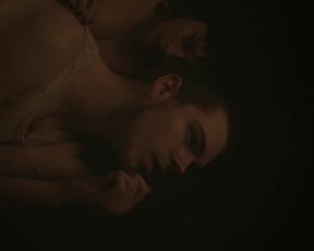 Sexy Rebecca Angiulli Nude - Hvid Pest (2017) 