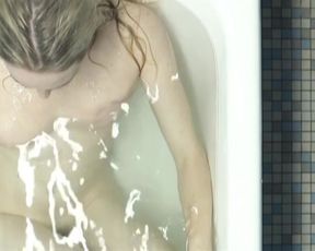 Sexy Mille Lehfeldt Nude - Smukke mennesker (2010) 