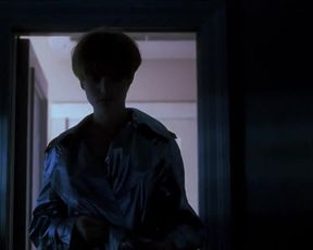 Sexy Jennifer Jason Leigh Nude - Single White Female (1992) 