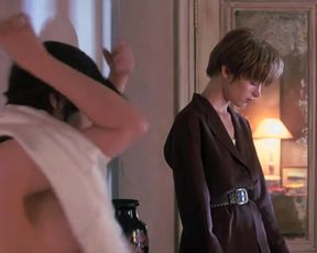 Sexy Jennifer Jason Leigh Nude - Single White Female (1992) 