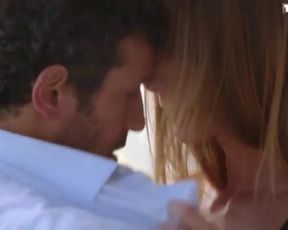 Sexy Jennifer Lauret Nude - Une Famille Formidable s12e04 (2015) 