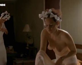 Sexy Adelaide Leroux Nude - Cigarettes et bas nylon (2010) 