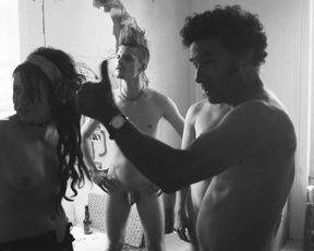 Hot scene Jessy Moravec Nude - Lasst die Alten sterben (2017) 