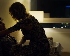 Naked scenes Emma Suarez Sexy - Las hijas de Abril (2017)