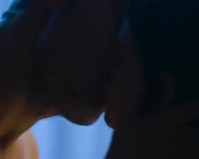 Sexy Charlbi Dean Kriek, Drea de Matteo sexy – Don’t Sleep (2017) 