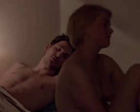 Hot scene Pauline Étienne – Eden (FR 2014) 