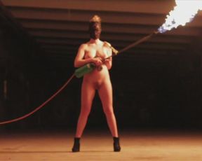 Naked on Stage - Mainstream Fayer Doris Uhlich