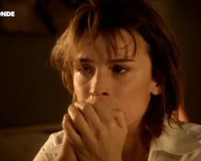 Agathe de La Boulaye nude - Petits arrangements avec ma mere (2011)