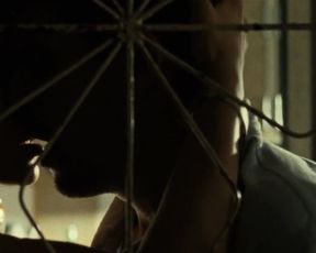 Leandra Leal nude - O Lobo atras da Porta (2013)