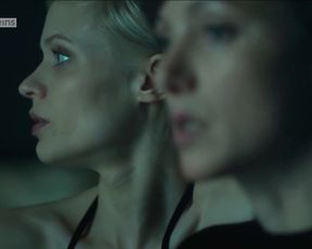 Sexy Mavie Hörbiger, Julia Koschitz - Spuren des Bösen. Begierde (2016) TV show scenes