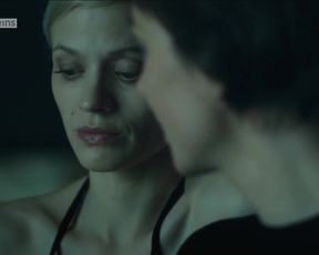 Sexy Mavie Hörbiger, Julia Koschitz - Spuren des Bösen. Begierde (2016) TV show scenes