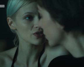 Sexy Mavie Hörbiger, Julia Koschitz - Spuren des Bösen. Begierde (2016) TV show scenes