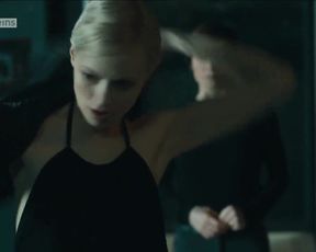 Sexy Mavie Hörbiger, Julia Koschitz - Spuren des Bösen. Begierde (2016) TV show scenes