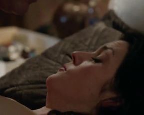 Hot actress Melanie Lynskey Nude - Togetherness s01e04 (US 2015) 