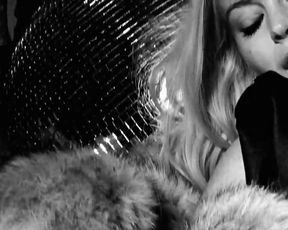 Topless scene Lindsay Lohan Nude - Lindsay's Private Party (2009) 