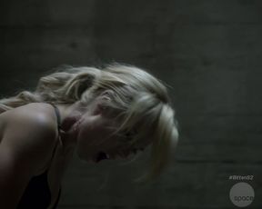 Hot celebs video Laura Vandervoort nude - Bitten (2015) 
