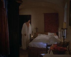 Hot scene Laura Antonelli, Clelia Rondinella Nude - La Venexiana (1986) 