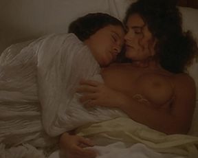 Hot scene Laura Antonelli, Clelia Rondinella Nude - La Venexiana (1986) 
