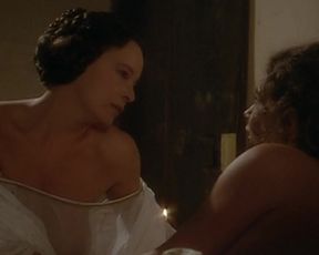 Hot scene Laura Antonelli, Clelia Rondinella Nude - La Venexiana (1986) 