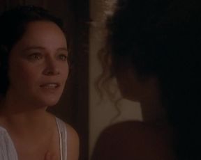 Hot scene Laura Antonelli, Clelia Rondinella Nude - La Venexiana (1986) 