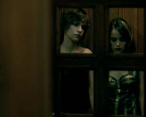 Nude Hardcore (2004)