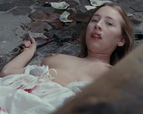 Naked scenes Isild Le Besco nude - Deep in the Woods (Au fond des bois 2010)