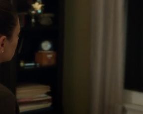 Sexy Leah McKendrick Nude - Bad Moms (US 2016)