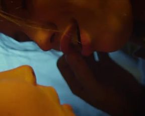 Sexy Paulina Galazka Nude - Wspomnienie poprzedniego lata (2013) 