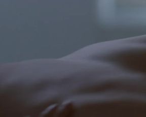 Hot scene Julie Gayet Nude - Sans laisser de traces (2010) 