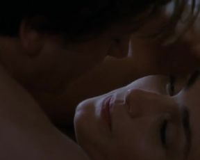 Hot scene Julie Gayet Nude - Sans laisser de traces (2010) 